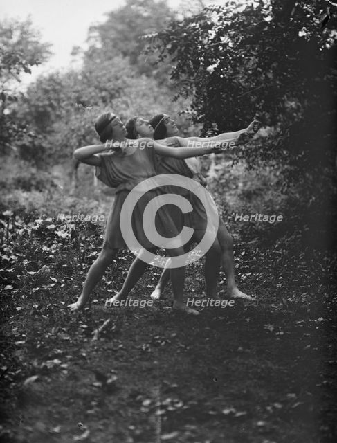 Florence Noyes dancers, between 1915 and 1918. Creator: Arnold Genthe.