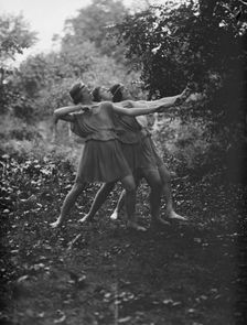 Florence Noyes dancers, between 1915 and 1918. Creator: Arnold Genthe