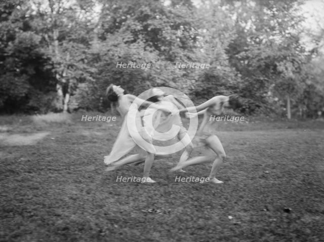 Florence Noyes dancers, between 1915 and 1918. Creator: Arnold Genthe.