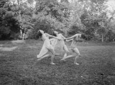 Florence Noyes dancers, between 1915 and 1918. Creator: Arnold Genthe