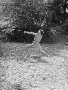 Florence Noyes dancers, between 1915 and 1918. Creator: Arnold Genthe