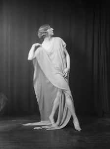 Florence Noyes dancers, between 1915 and 1918. Creator: Arnold Genthe