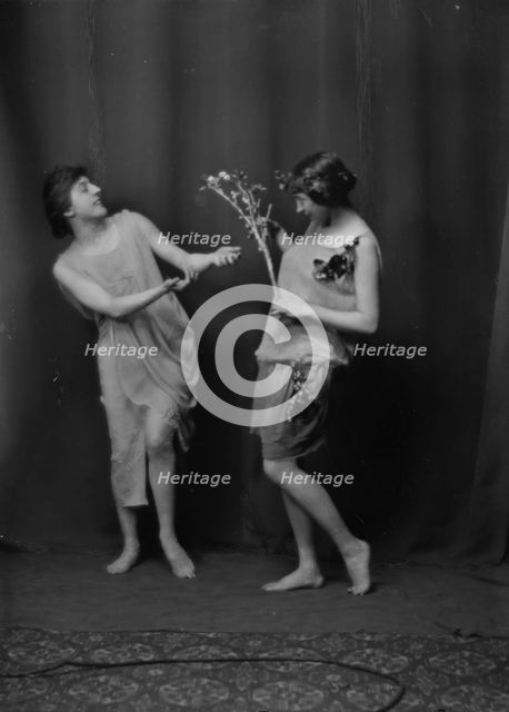 Florence Noyes dancers, between 1915 and 1918. Creator: Arnold Genthe.