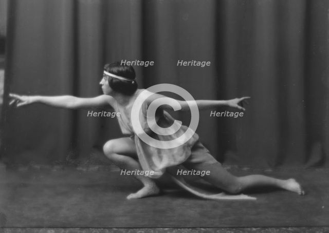 Florence Noyes dancers, between 1915 and 1918. Creator: Arnold Genthe.