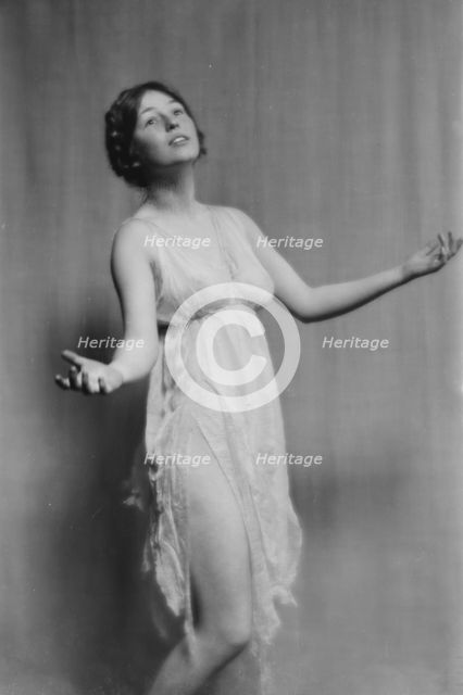 Florence Noyes dancers, between 1915 and 1918. Creator: Arnold Genthe.