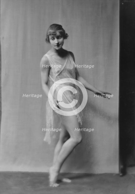 Florence Noyes dancers, between 1915 and 1918. Creator: Arnold Genthe.