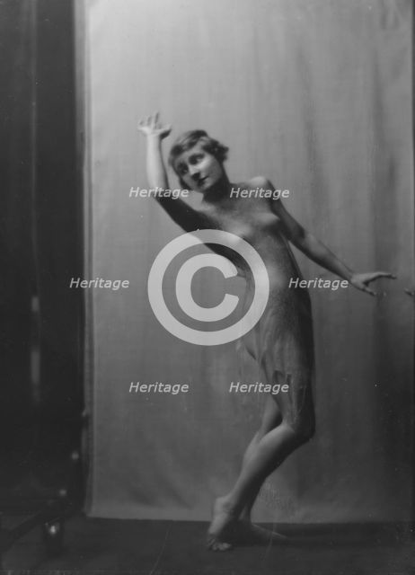 Florence Noyes dancers, between 1915 and 1918. Creator: Arnold Genthe.