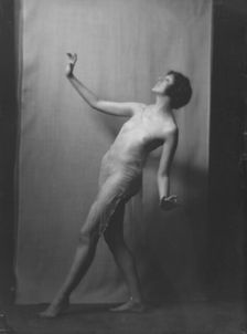 Florence Noyes dancers, between 1915 and 1918. Creator: Arnold Genthe