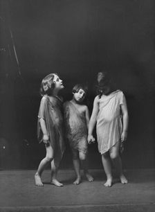Florence Noyes dancers, between 1915 and 1918. Creator: Arnold Genthe