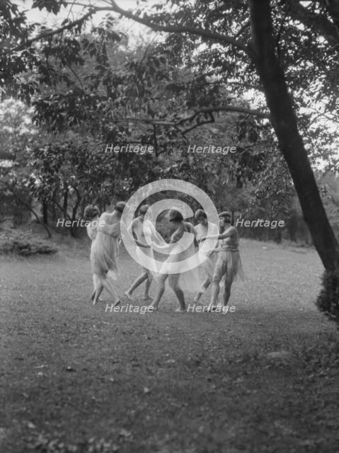 Florence Noyes dancers, between 1915 and 1918. Creator: Arnold Genthe.