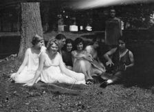 Florence Noyes dancers, portrait photograph, between 1915 and 1918. Creator: Arnold Genthe