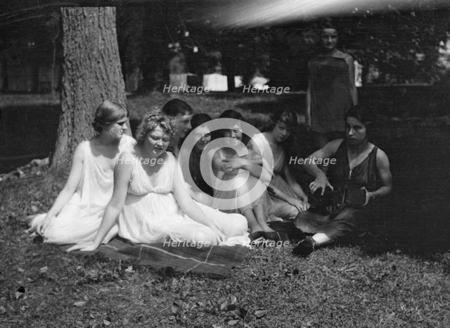 Florence Noyes dancers, portrait photograph, between 1915 and 1918. Creator: Arnold Genthe.