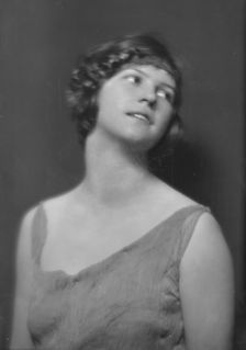 Florence Noyes dancers, portrait photograph, between 1915 and 1918. Creator: Arnold Genthe