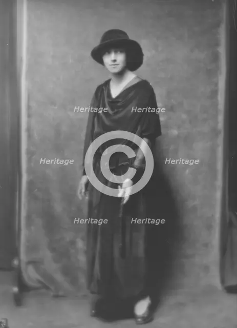 Florence Noyes dancers, portrait photograph, between 1915 and 1918. Creator: Arnold Genthe.