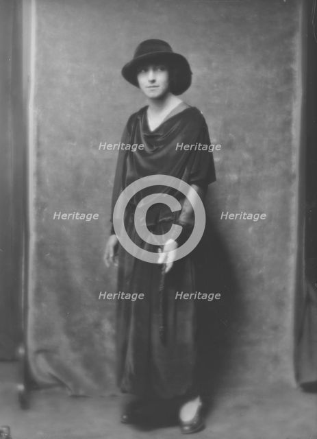 Florence Noyes dancers, portrait photograph, between 1915 and 1918. Creator: Arnold Genthe.