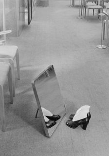 Florsheim Shoes, business at 515 5th Ave., New York City, 1946. Creator: Gottscho-Schleisner, Inc