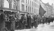 France et Russie; 1er mai a Christiania: Dans les rues de la capitale norvegienne, nos..., 1916. Creator: Unknown
