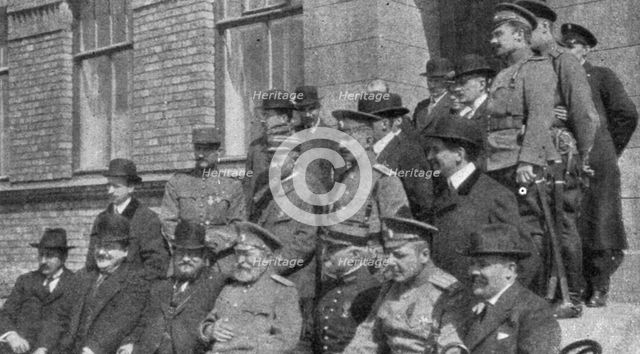 'France et Russie; Aux usines Poutilof: M. Albert Thomas est assis au premier rang..., 1916. Creator: Unknown.