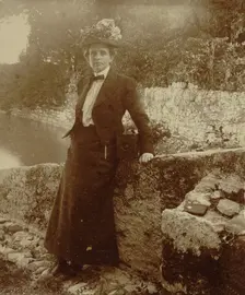 Frances Benjamin Johnston, full-length portrait, posing by a..., Cadenabbia, Lake Como, Italy, 1900. Creator: Unknown