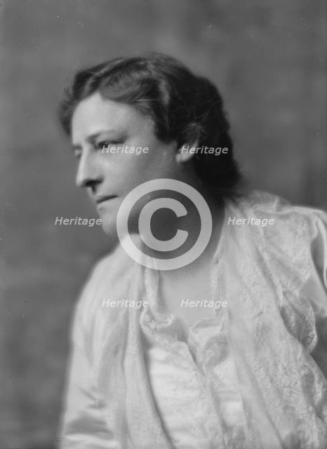 Francis, F., Mrs., portrait photograph, 1914 June. Creator: Arnold Genthe.