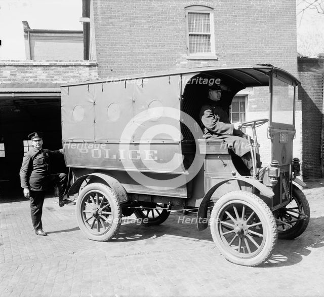 Franklin Motor Car Co., between 1910 and 1920. Creator: Harris & Ewing.