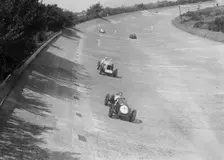 Freddie Dixon's Riley Red Mongrel Special leading RJ Munday's Munday Special, Brooklands, 1933. Artist: Bill Brunell