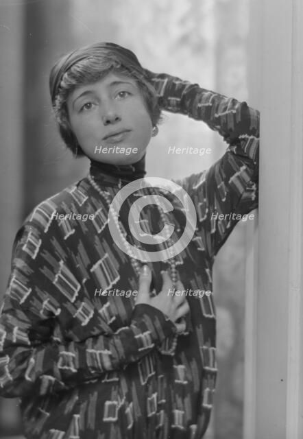 Freeman, Helen, Miss, portrait photograph, 1914 Sept. 4. Creator: Arnold Genthe.