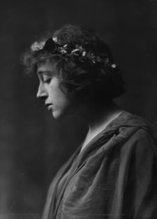 Freeman, Helen, Miss, portrait photograph, 1915 Apr. 3. Creator: Arnold Genthe