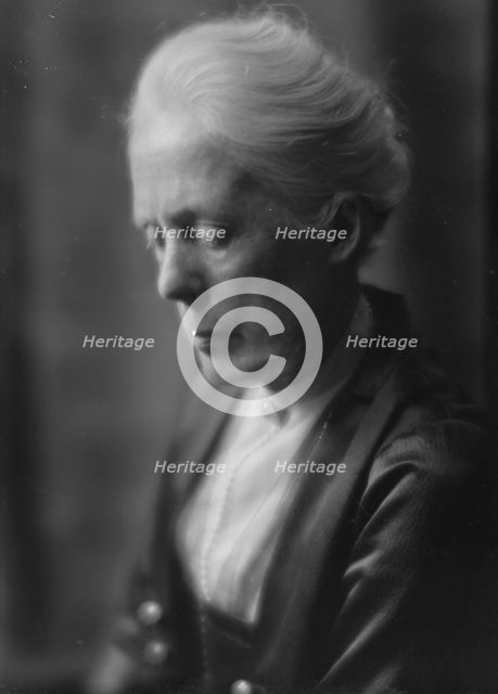 Freeman, J.F., Mrs., portrait photograph, 1914 June 29. Creator: Arnold Genthe.
