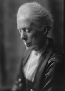 Freeman, J.F., Mrs., portrait photograph, 1914 June 29. Creator: Arnold Genthe
