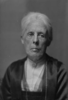 Freeman, J.F., Mrs., portrait photograph, 1914 June 29. Creator: Arnold Genthe