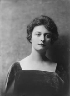 French, M.S., Mrs., portrait photograph, 1917 Oct. 3. Creator: Arnold Genthe