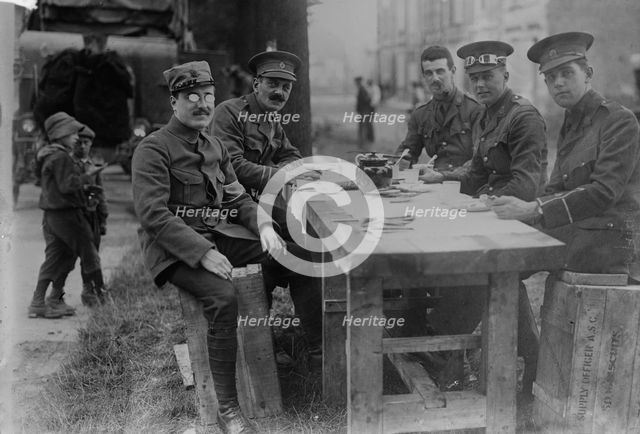 French Officer breakfasts with English, between 1914 and 1918. Creator: Bain News Service.