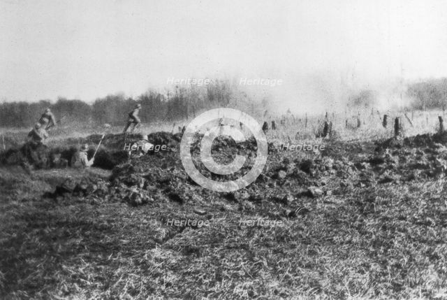 French counter-attack between the Somme and the river Oise, Picardy, France, 1918. Artist: Unknown