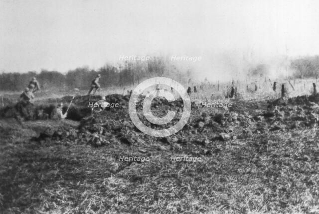 French counter-attack between the Somme and the river Oise, Picardy, France, 1918. Artist: Unknown