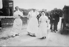French Red Cross nurses, between c1914 and c1915. Creator: Bain News Service