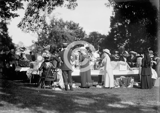 Friendship Charity Fete, 1913. Creator: Harris & Ewing.