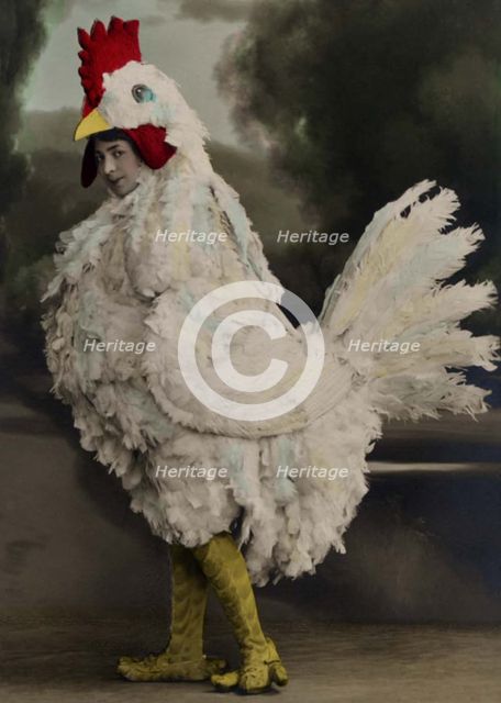 Fritzi Massary in revue Hurra! Wir Leben noch! at the Metropoltheater, Berlin Artist: Anonymous  