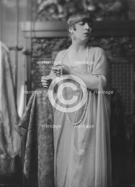 Friysh, Paula, Miss, portrait photograph, 1917 Apr. 7. Creator: Arnold Genthe.