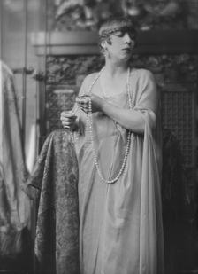Friysh, Paula, Miss, portrait photograph, 1917 Apr. 7. Creator: Arnold Genthe