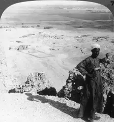 From the high cliffs at Der-el-Bahri across the plain to Luxor, Thebes, Egypt 1905.Artist: Underwood & Underwood