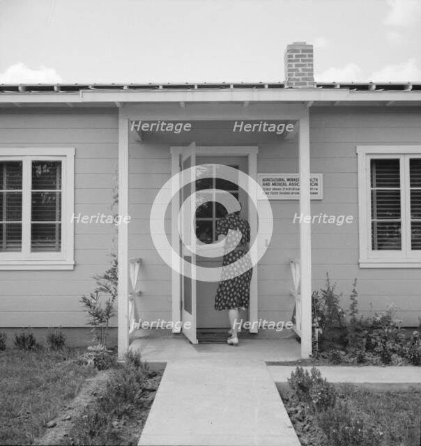 FSA camp for migratory agricultural workers, Farmersville, Tulare County, California, 1939 Creator: Dorothea Lange.