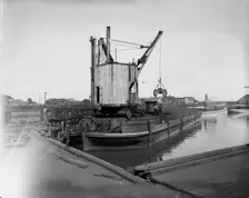 Fueling lighter with clam shell hoist, Ashtabula, Ohio, ca 1900. Creator: Unknown