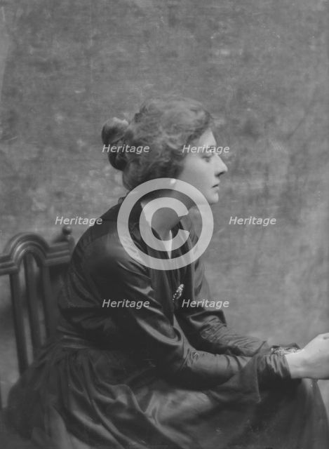 Fullen, A.N., Miss, portrait photograph, 1916 Mar. 21. Creator: Arnold Genthe.