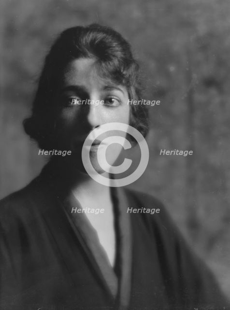 Fullen, D., Miss, portrait photograph, 1916. Creator: Arnold Genthe.
