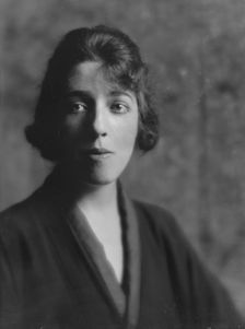 Fullen, D., Miss, portrait photograph, 1916. Creator: Arnold Genthe