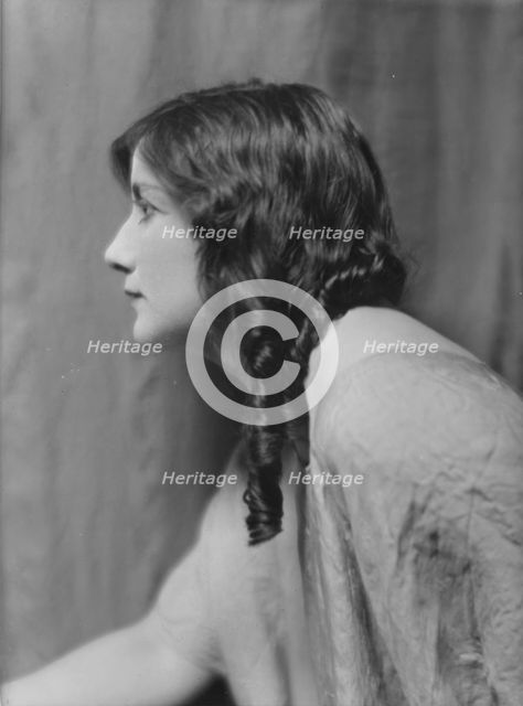 Fuller, Mary, Miss, portrait photograph, between 1913 and 1924. Creator: Arnold Genthe.