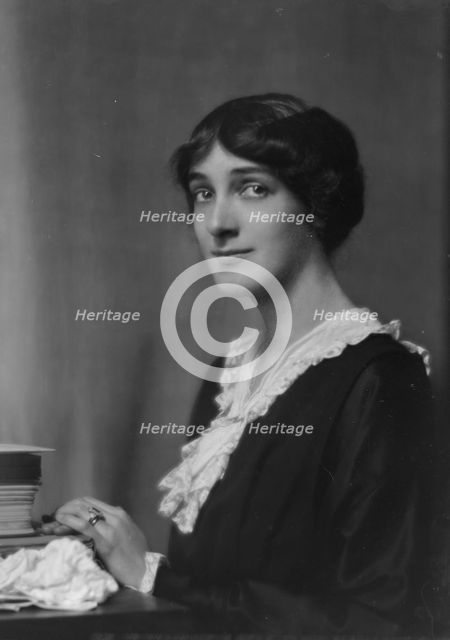 Furst, Arnold, Mrs., portrait photograph, 1914 Oct. 27. Creator: Arnold Genthe.