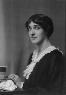 Furst, Arnold, Mrs., portrait photograph, 1914 Oct. 27. Creator: Arnold Genthe