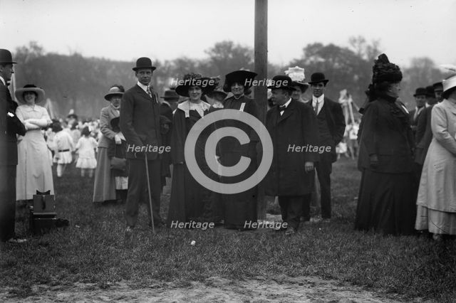 G.T. Kirby & wife, Mrs. L.R. Guggenheim, Com'r Stover, between c1910 and c1915. Creator: Bain News Service.